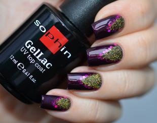 Аквариумный дизайн ногтей, темно-фиолетовый маникюр с золотыми блестками